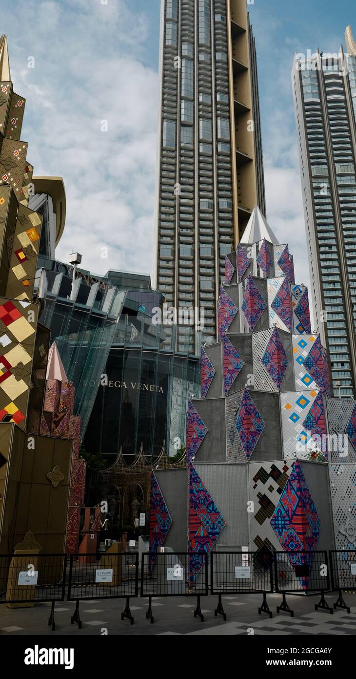 future-shock-new-world-non-traditional-christmas-decorations-at