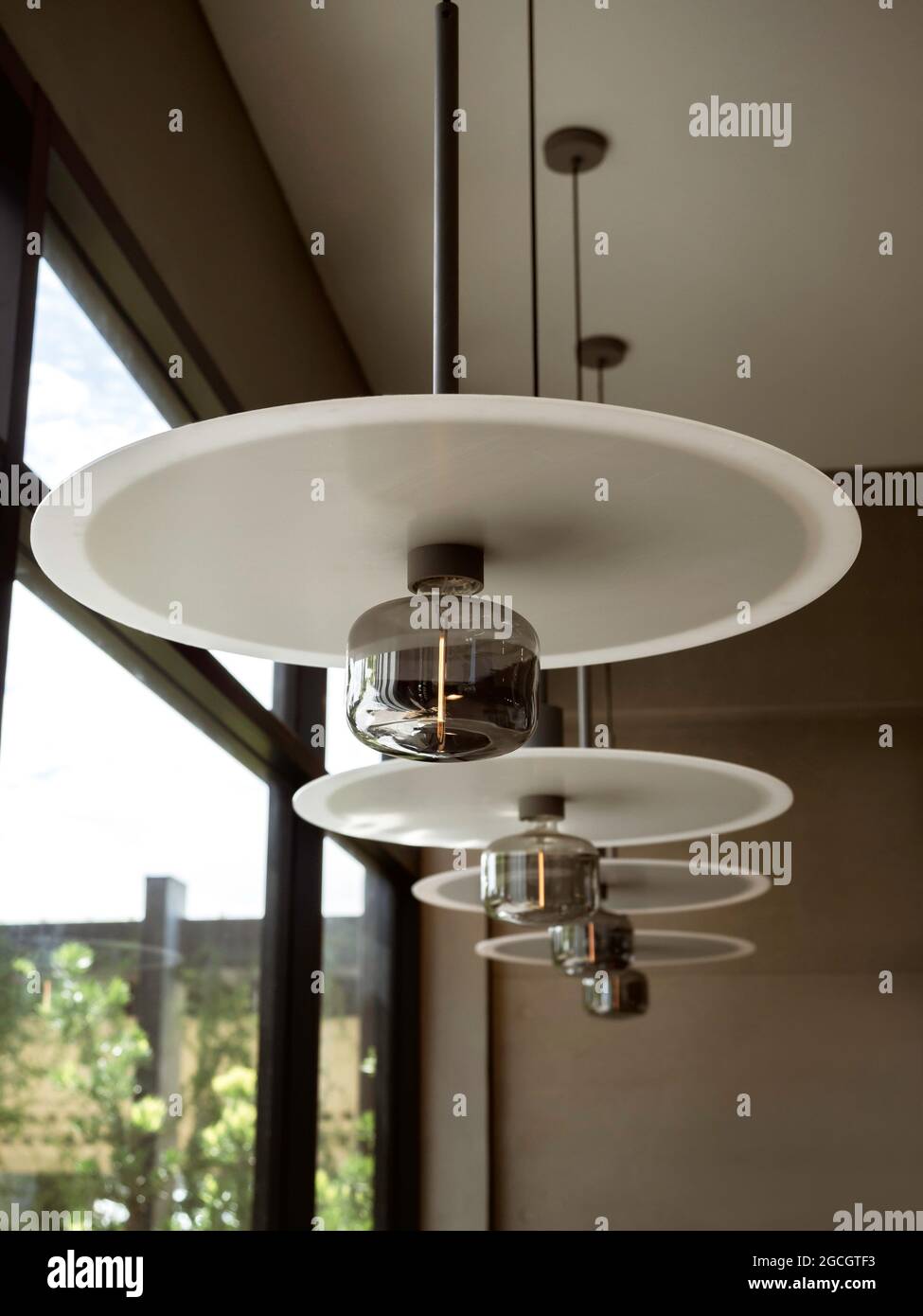 Round ceiling 2024 light bulb