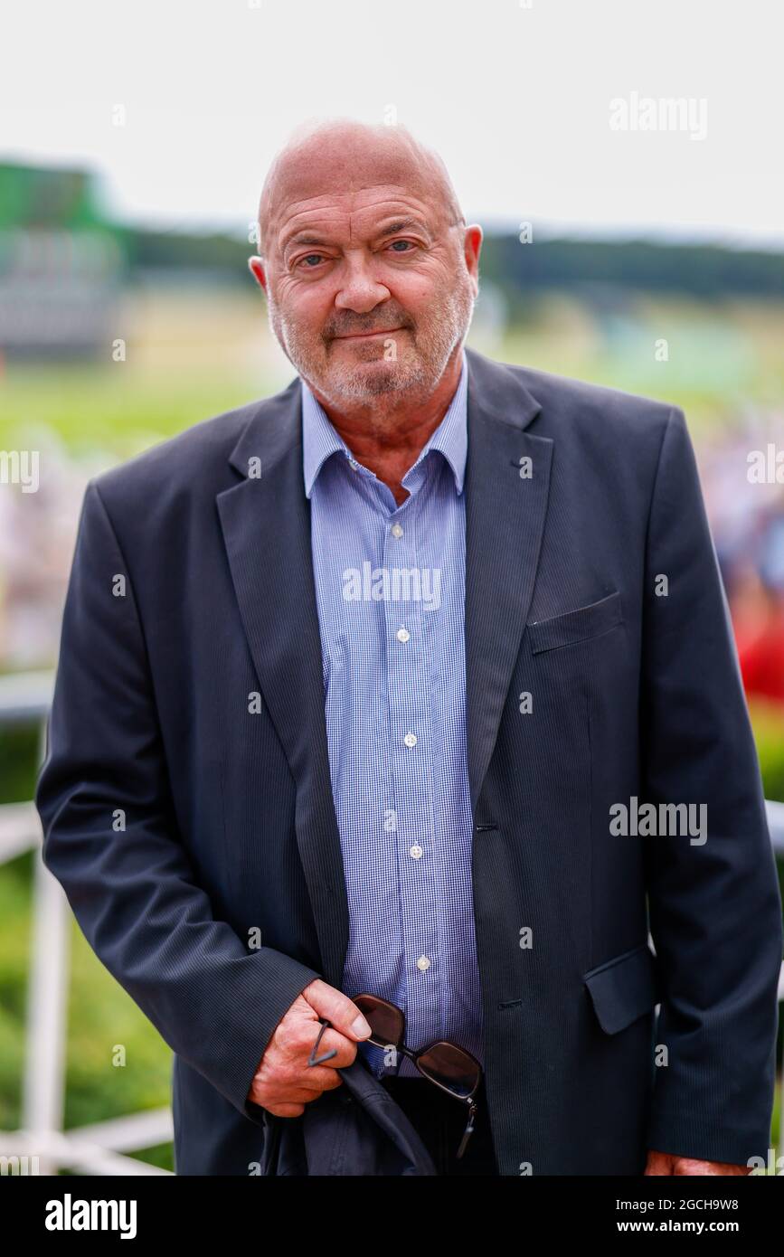 Brandenburg, Germany. 09th Aug, 2021. Florian Martens arrives at the 131st Longines Grand Prix of Berlin horse race at the Hoppegarten racecourse. Credit: Gerald Matzka/dpa/Alamy Live News Stock Photo