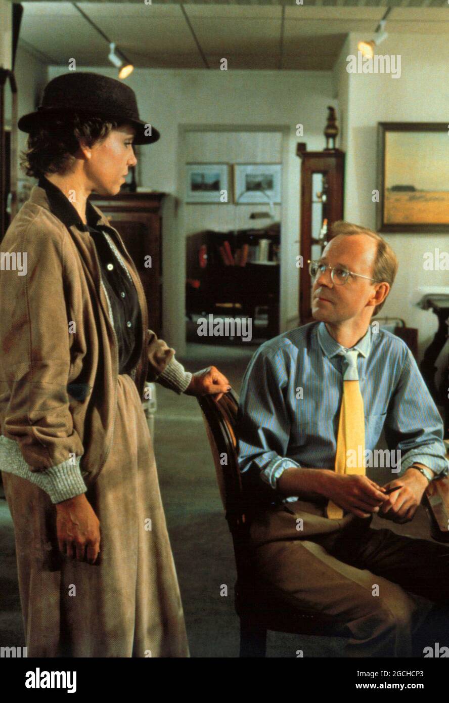 DIESE DROMBUSCHS, ZDF TV-Serie, 1983, Szene mit HANS PETER KORFF und WITTA POHL. DIESE DROMBUSCHS, ZDF TV Series, 1983, scene with Witta Pohl and Hans Peter Korff. Stock Photo
