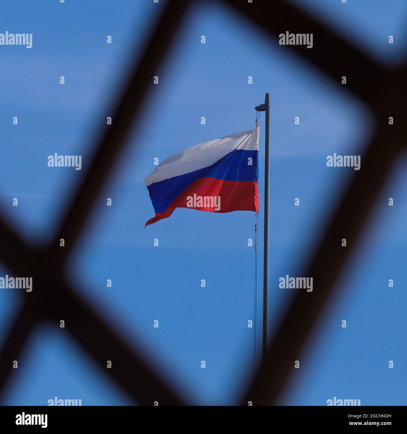 Elektrostal, Russia. 5th Apr, 2018. View of the Russian flag during the military exercise.In Elektrostal, a practical lesson was held with servicemen and employees of special forces of the Central District of the Russian Guard. (Credit Image: © Mihail Tokmakov/SOPA Images via ZUMA Press Wire) Stock Photo