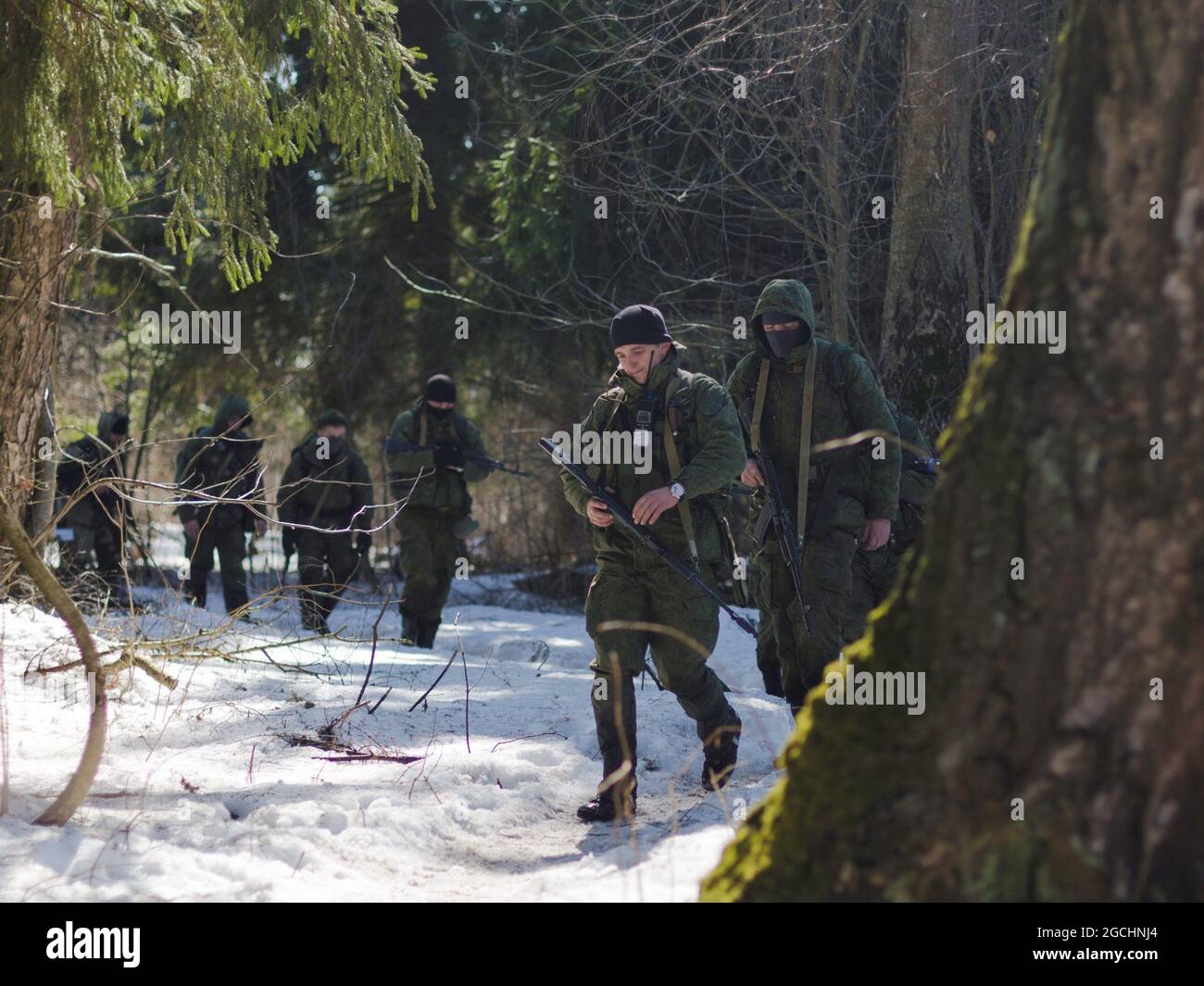 Elektrostal, Russia. 5th Apr, 2018. Spetsnaz forces seen in a forest during the military exercise.In Elektrostal, a practical lesson was held with servicemen and employees of special forces of the Central District of the Russian Guard. (Credit Image: © Mihail Tokmakov/SOPA Images via ZUMA Press Wire) Stock Photo