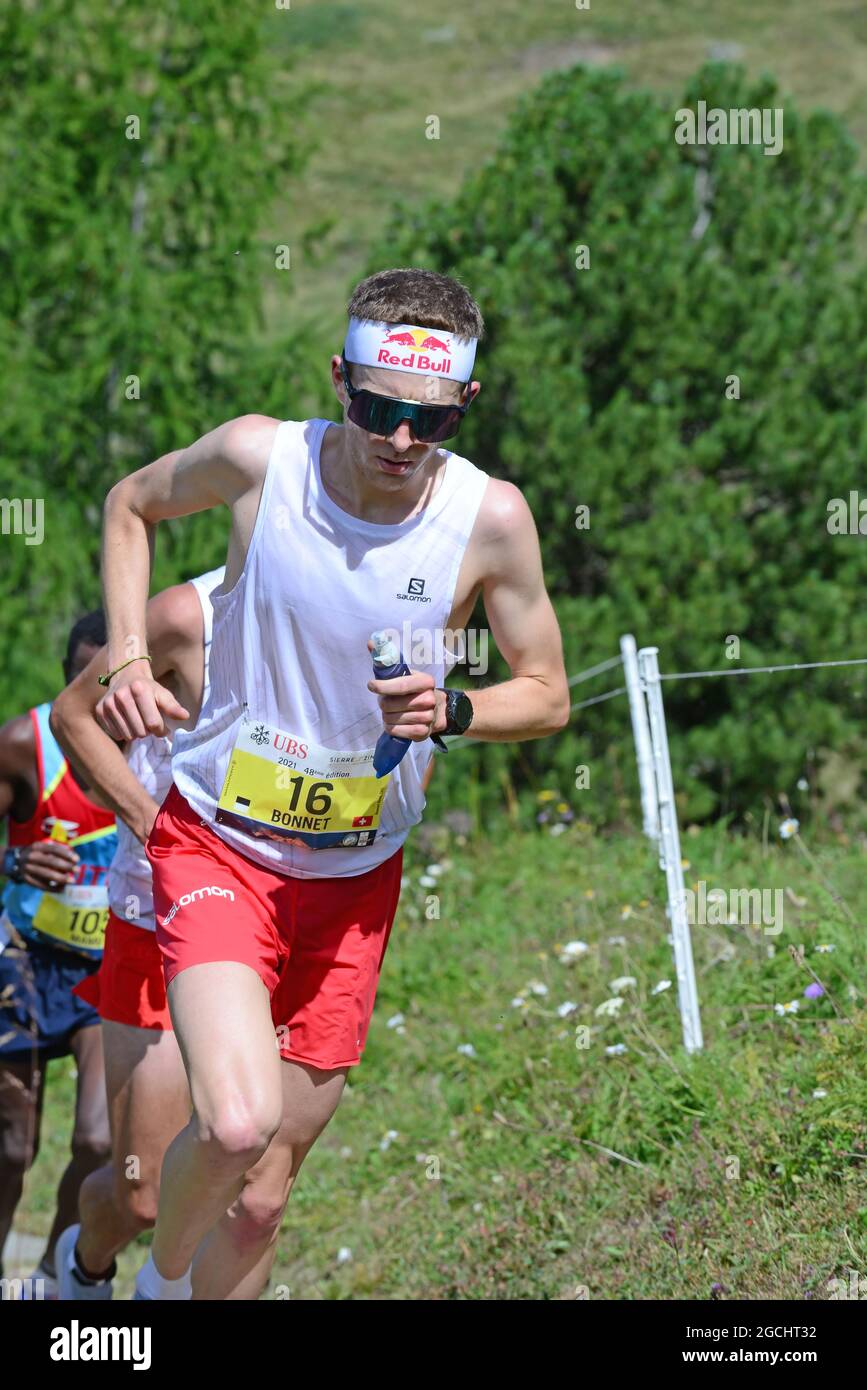 Zinal, SWITZERLAND - AUGUST 7: Elite runner, Remi Bonnet (F) of Team Salomon in the Sierre-Zinal World ChampionshipTrail Race:  August 7, 2021 in Zina Stock Photo