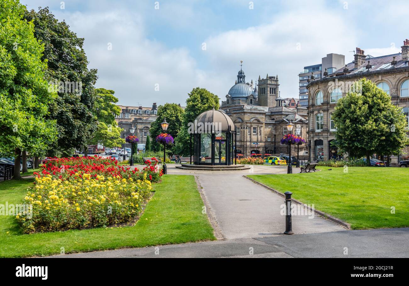 The Crescent Gardens in the centre of Harrogate with the dome of the Royal Baths in the background. The building now includes a Turkish Bath and Chine Stock Photo