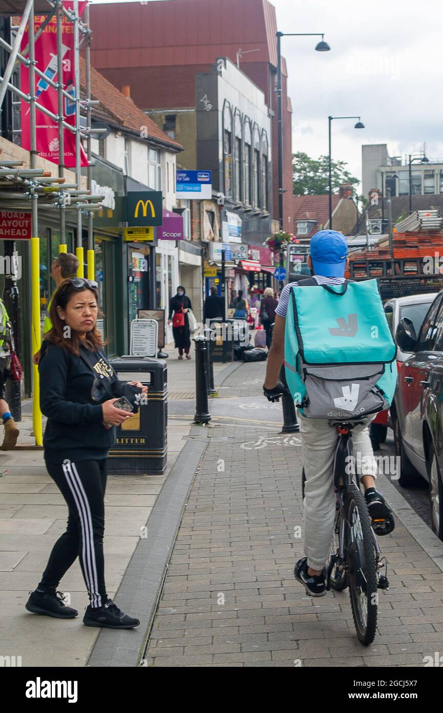 Hayes, London Borough of Hillingdon, UK. 5th August, 2021. A Deliveroo