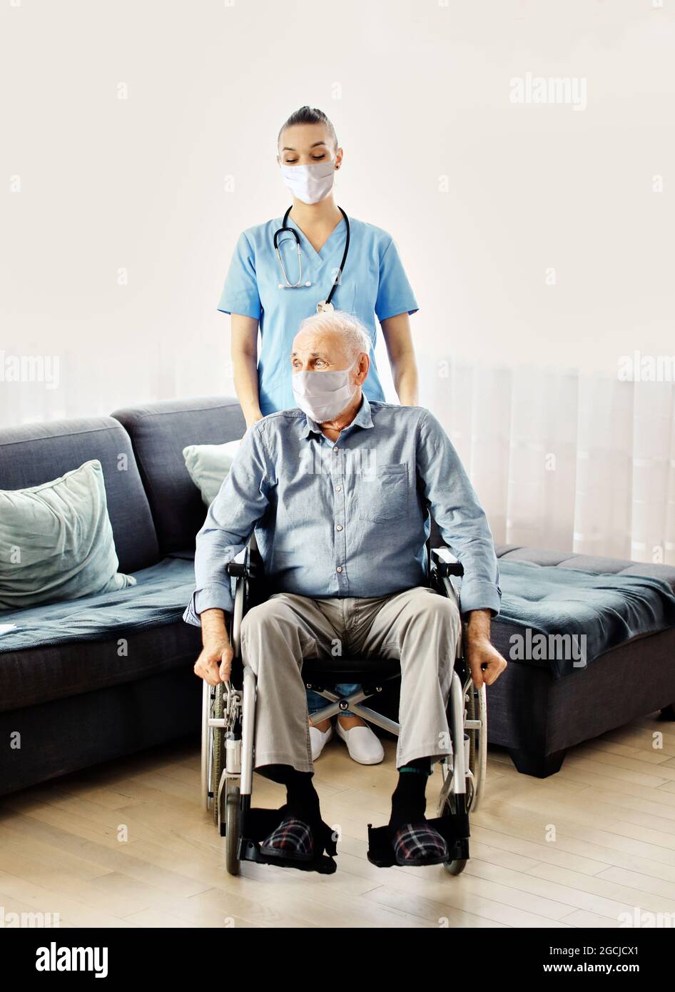 Old nurse with mask hi-res stock photography and images - Alamy