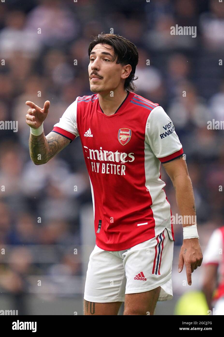 Arsenal star Hector Bellerin all smiles with his girlfriend - 7M sport