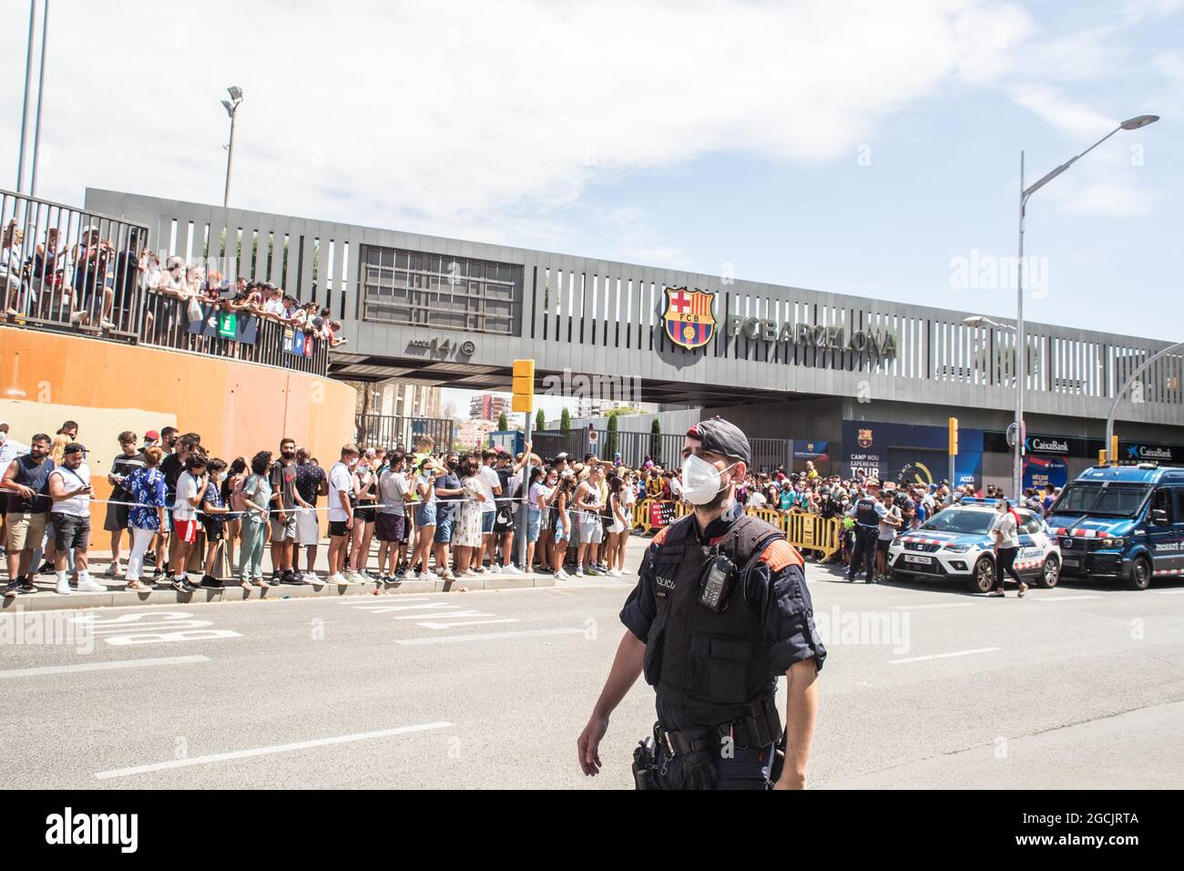 Barcelona, Catalonia, Spain. 8th Aug, 2021. Police are seen in front of Lionel Messi fans at the Camp Nou stadium gate.At the time of the press conference of farewell to Lionel Messi from Futbol Club Barcelona, fans of the player were at the door of the Camp Nou stadium to try to say goodbye to their idol (Credit Image: © Thiago Prudencio/DAX via ZUMA Press Wire) Stock Photo