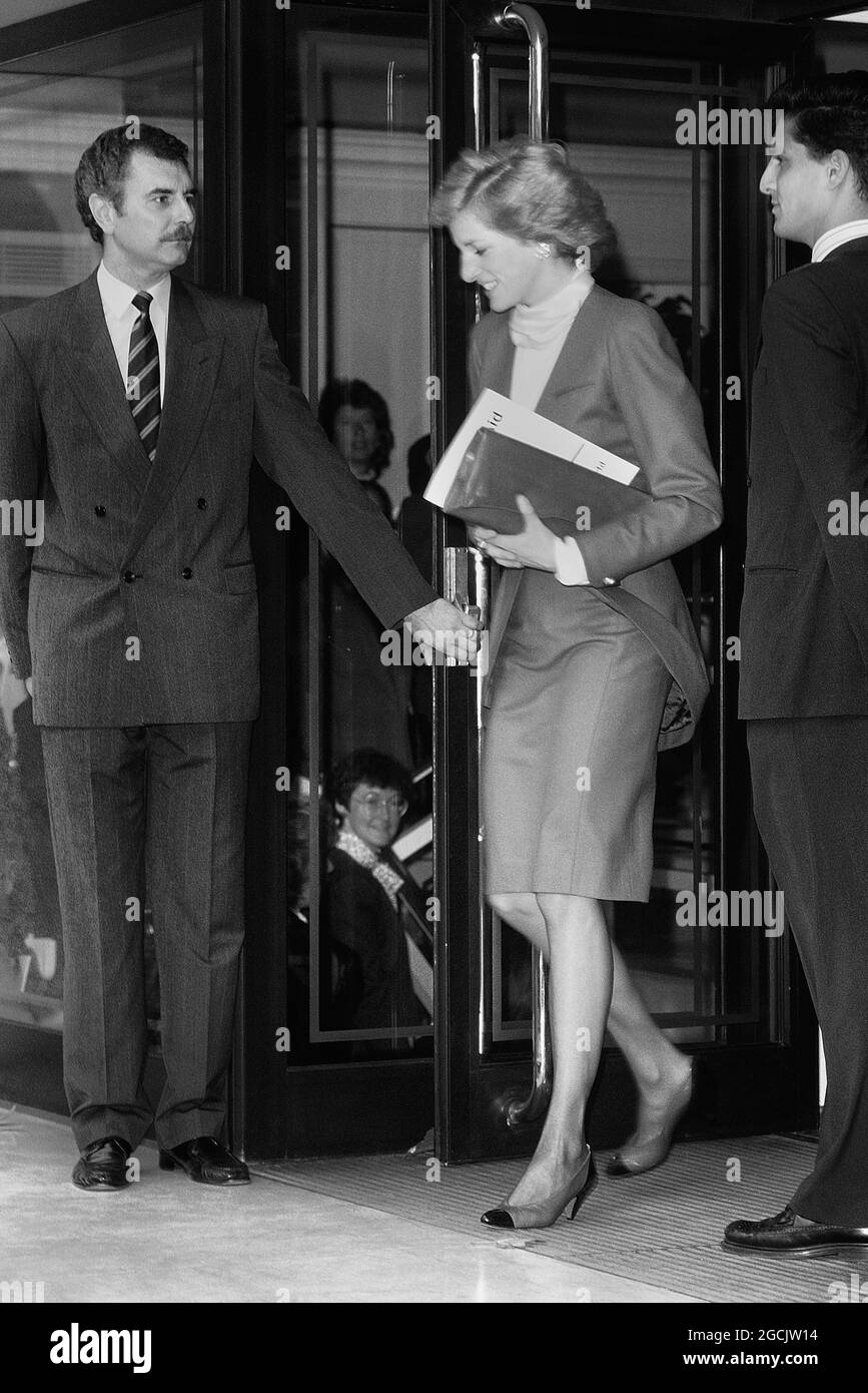 Diana, Princess of Wales attends the Women of the World Awards Luncheon at the Grosvenor House Hotel, Park Lane, London. UK. October 16 1989 Stock Photo