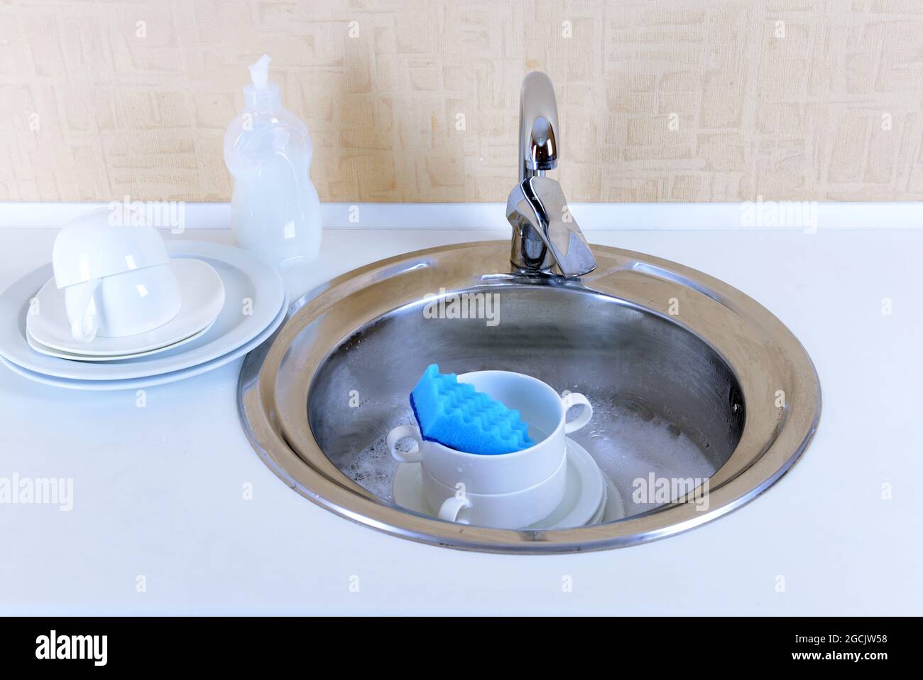 Soaking dirty dishes hi-res stock photography and images - Alamy