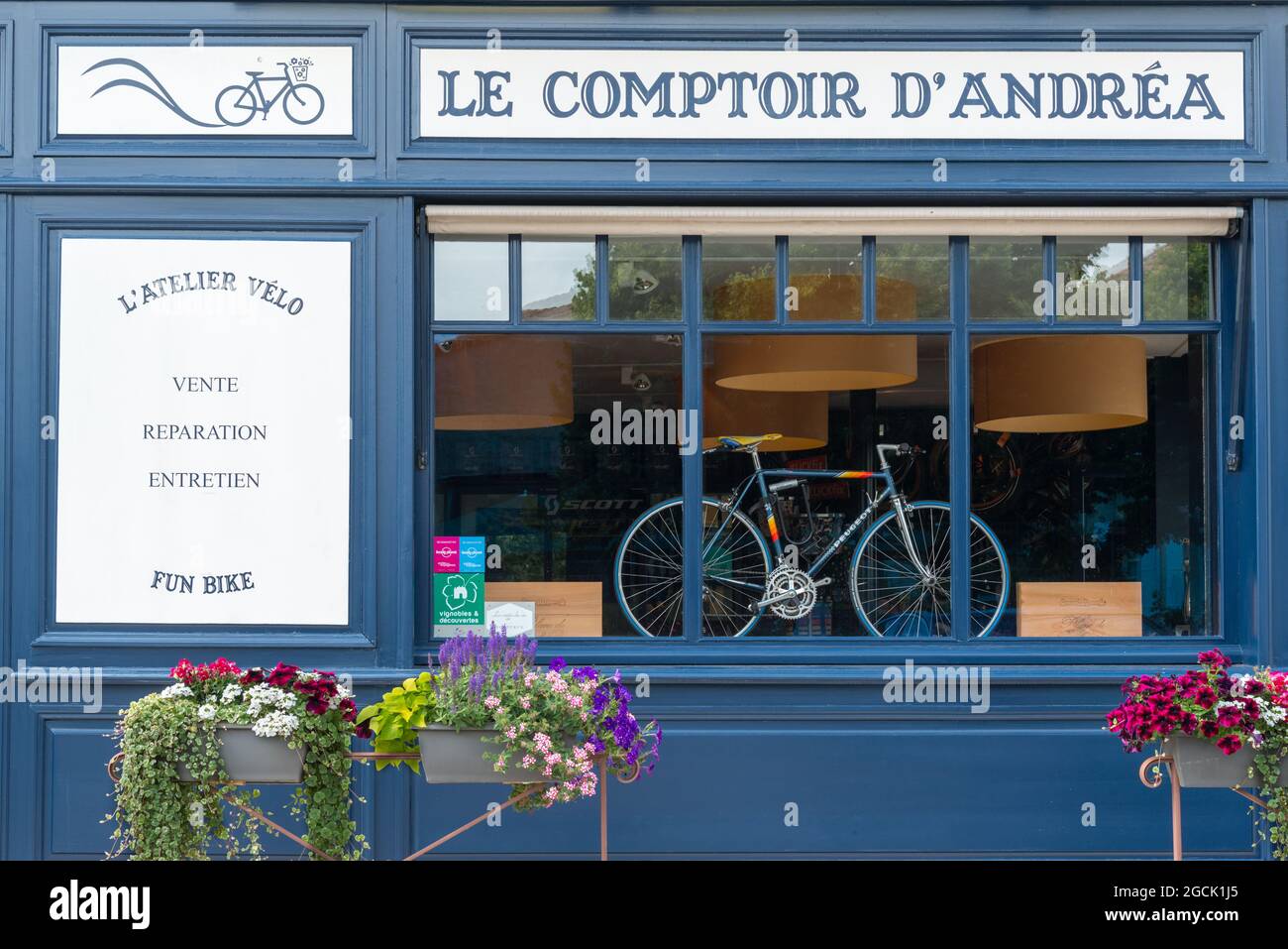 Le Comptoir d'Andrea bicycle workshop on the square of the touristic  village of Bagès, near Pauillac in the department of Gironde Stock Photo -  Alamy