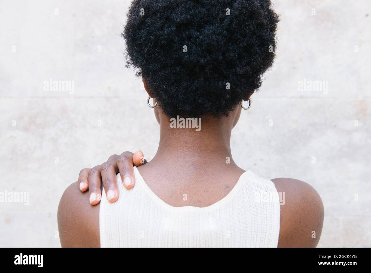 Back view of unrecognizable African American Woman with short curly hair standing near shabby wall in daylight Stock Photo - Alamy Back view of unrecognizable African American Woman with short curly hair standing near shabby wall in daylight Stock Photo - Alamy