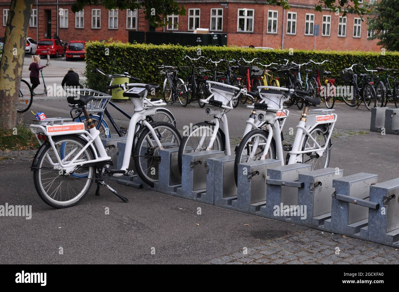 Copenhagen, Denmark.,09 August 2021, White colour electric rental bike  parked at Metro train station in danish capiutal Copenhagen Denamrk. (Photo  Stock Photo - Alamy