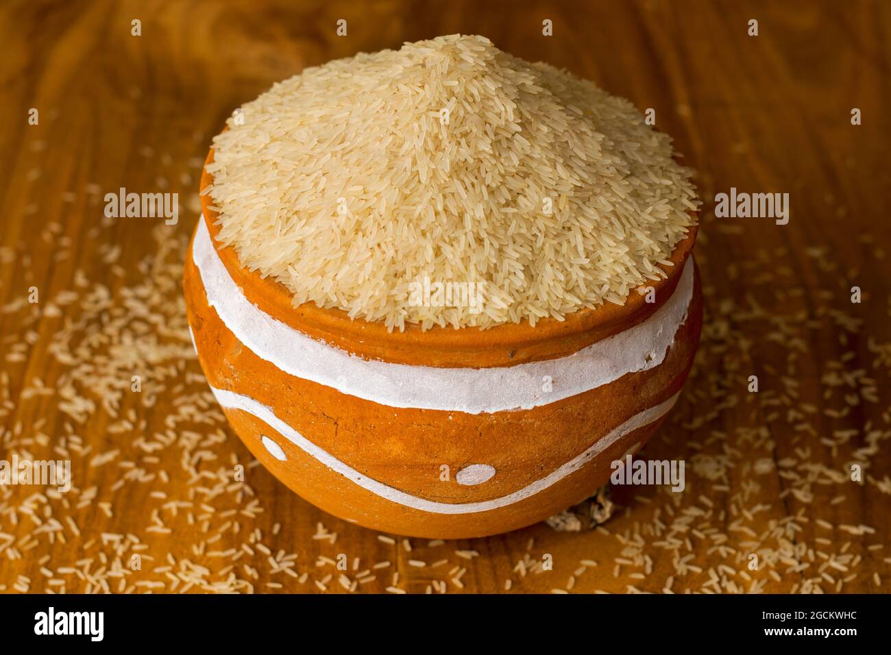 Idian Rice Racket Indian rices are kept on a clay pot Stock Photo - Alamy