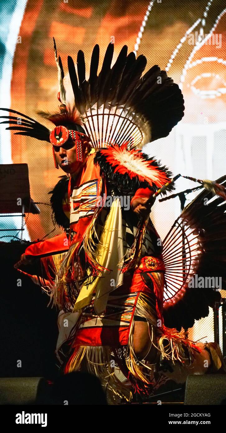 Montreal,Quebec,Canada,August 6, 2021.First nations dancer performing dance.Mario Beauregard/Alamy News Stock Photo