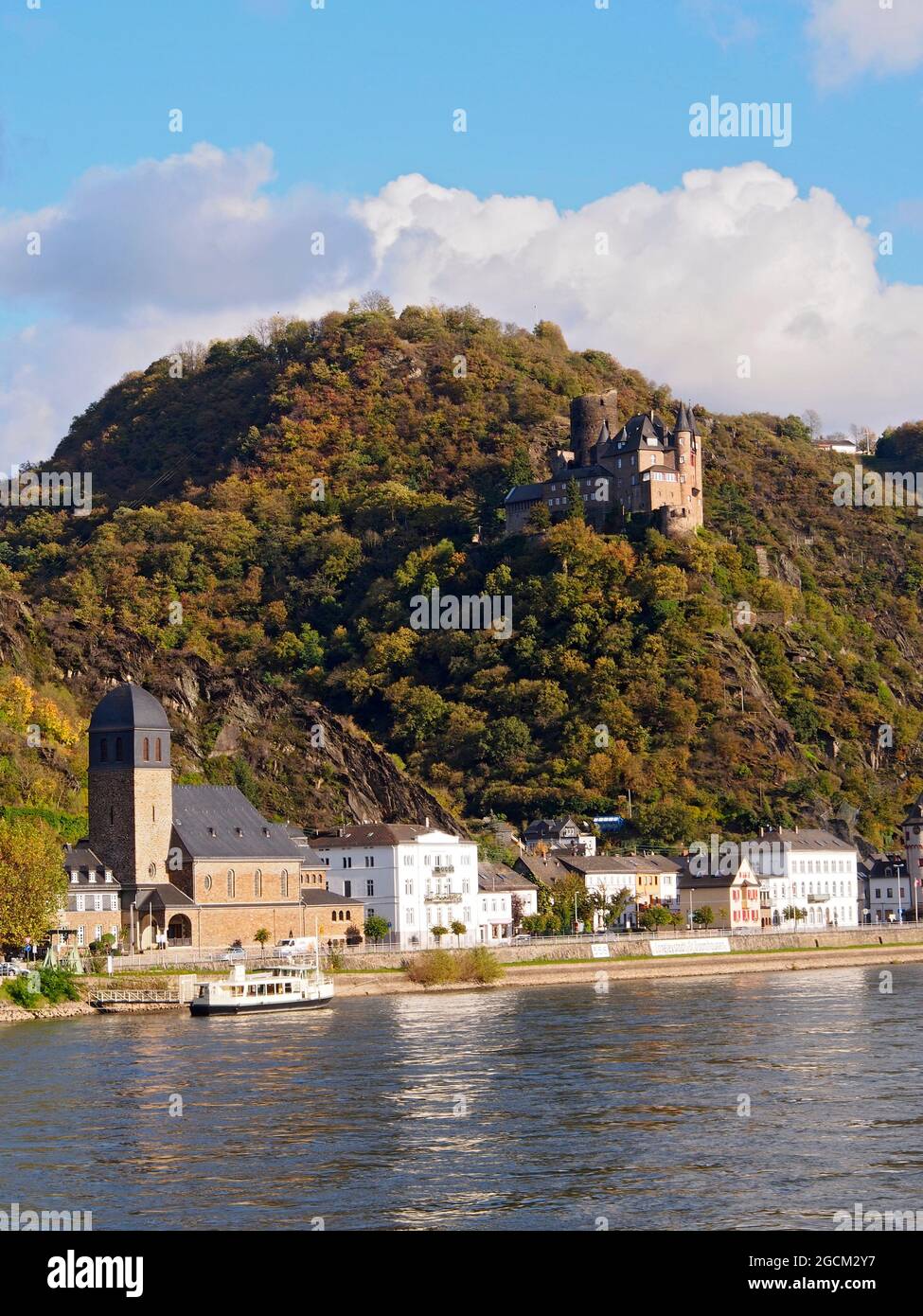 Katz Castle overlooking the town of St. Goarshausen on the River Rhine in Germany Stock Photo