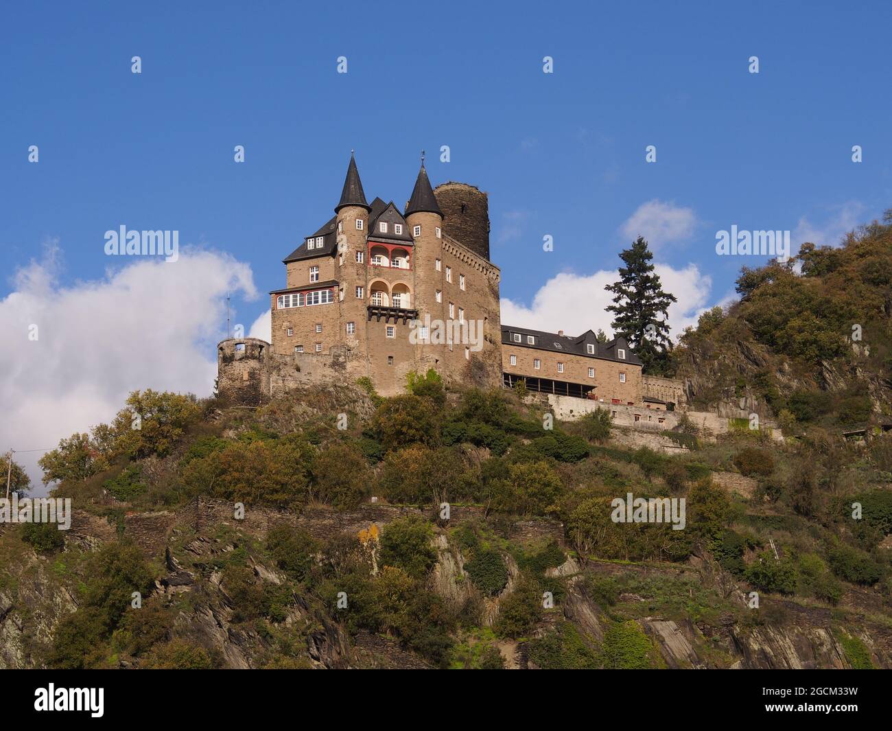 Katz Castle overlooking the town of St. Goarshausen on the River Rhine in Germany Stock Photo
