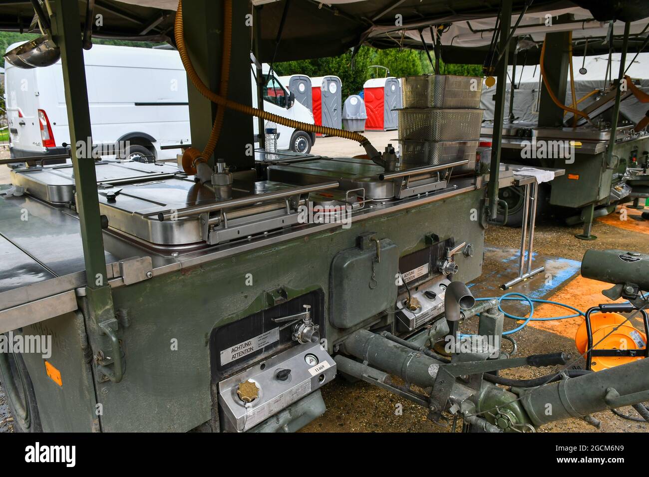 Illustration shows  a mobile kitchen installed and run by the army, in the 'Parc des Sources', in Chaudfontaine on Monday 09 August 2021. The region w Stock Photo