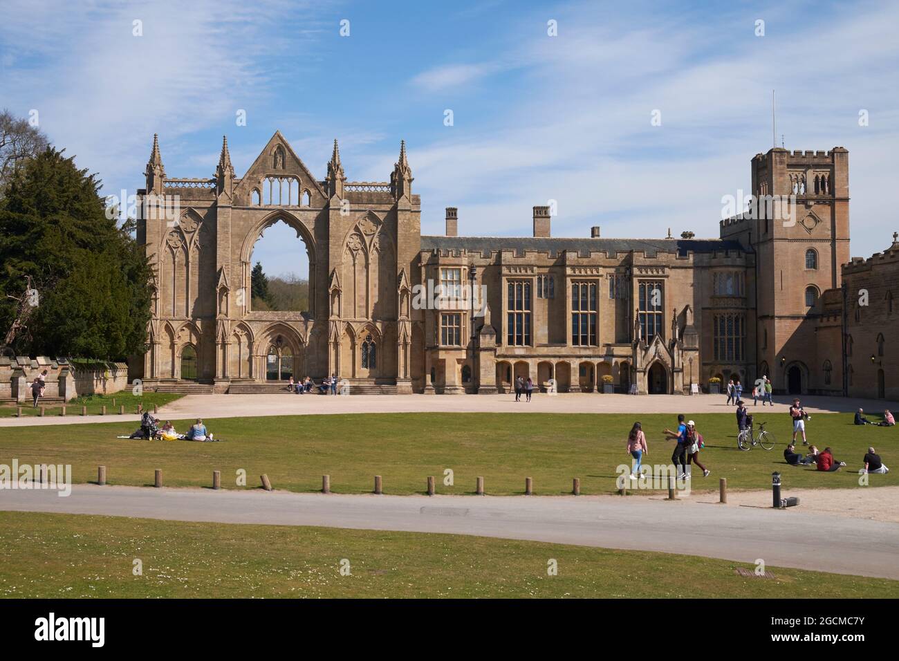 the-west-front-of-newstead-abbey-nottinghamshire-uk-stock-photo-alamy