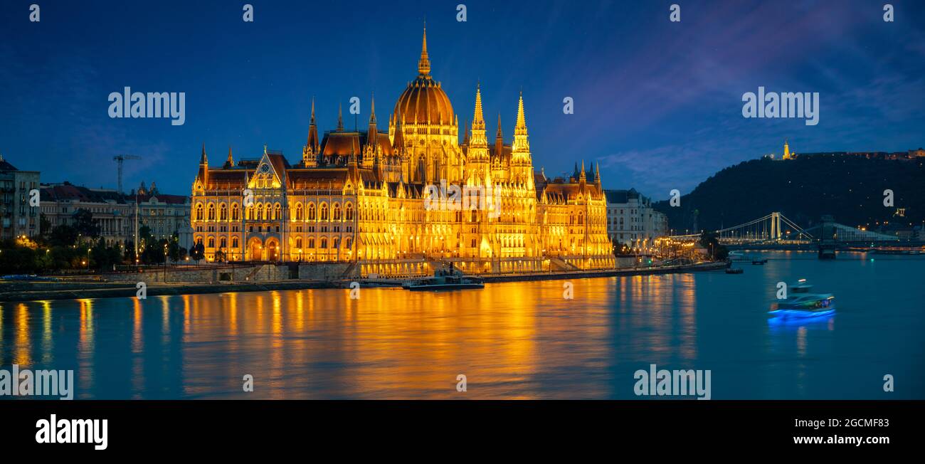 Budapest city night view hi-res stock photography and images - Alamy