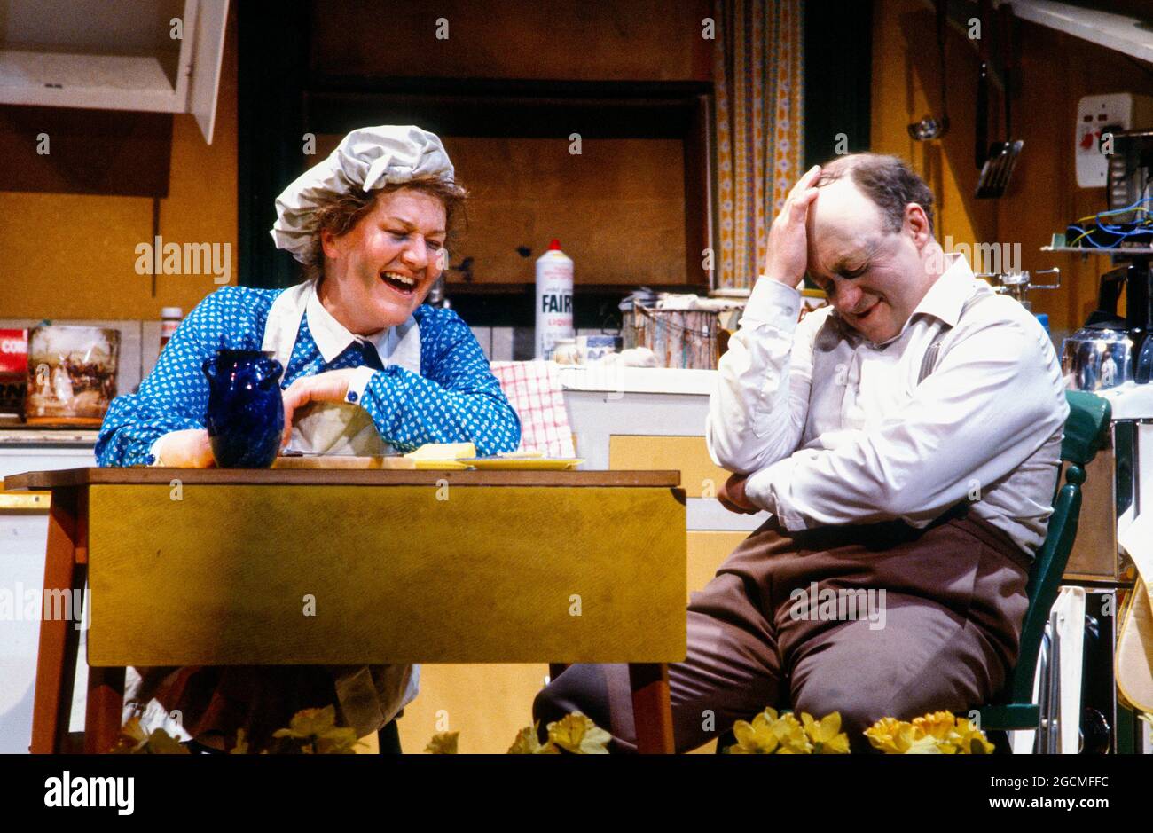Patricia Routledge (Hilda Bloggs), Ken Jones (Jim Bloggs) in WHEN THE WIND BLOWS by Raymond Briggs at the Whitehall Theatre, London SW1  21/04/1983  design: Billy Meall  lighting: John A Williams  director: David Neilson Stock Photo