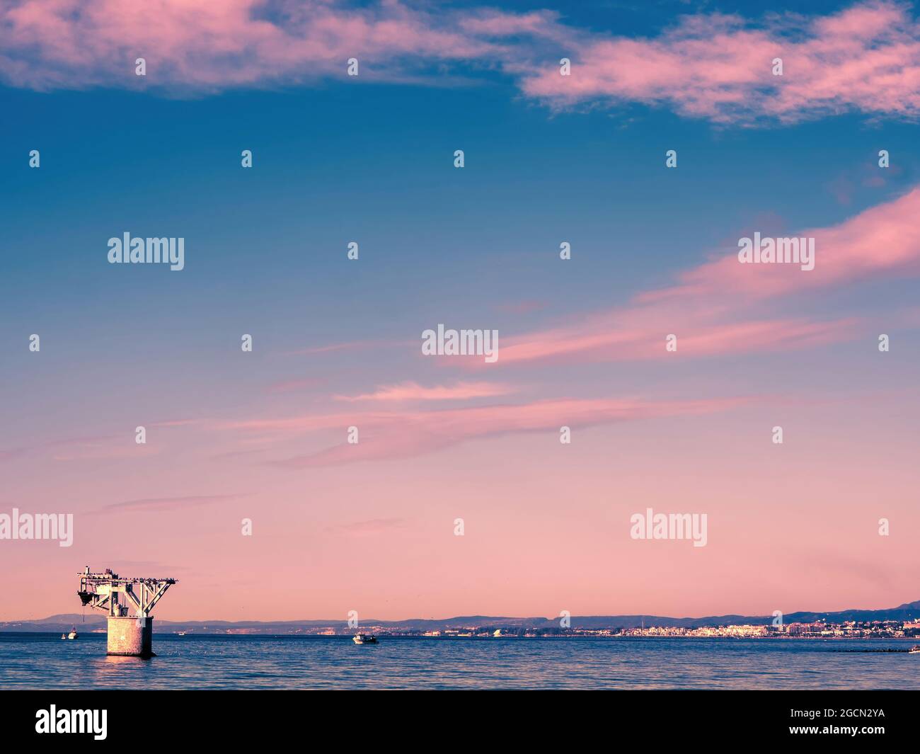 Sky cable hires stock photography and images Alamy