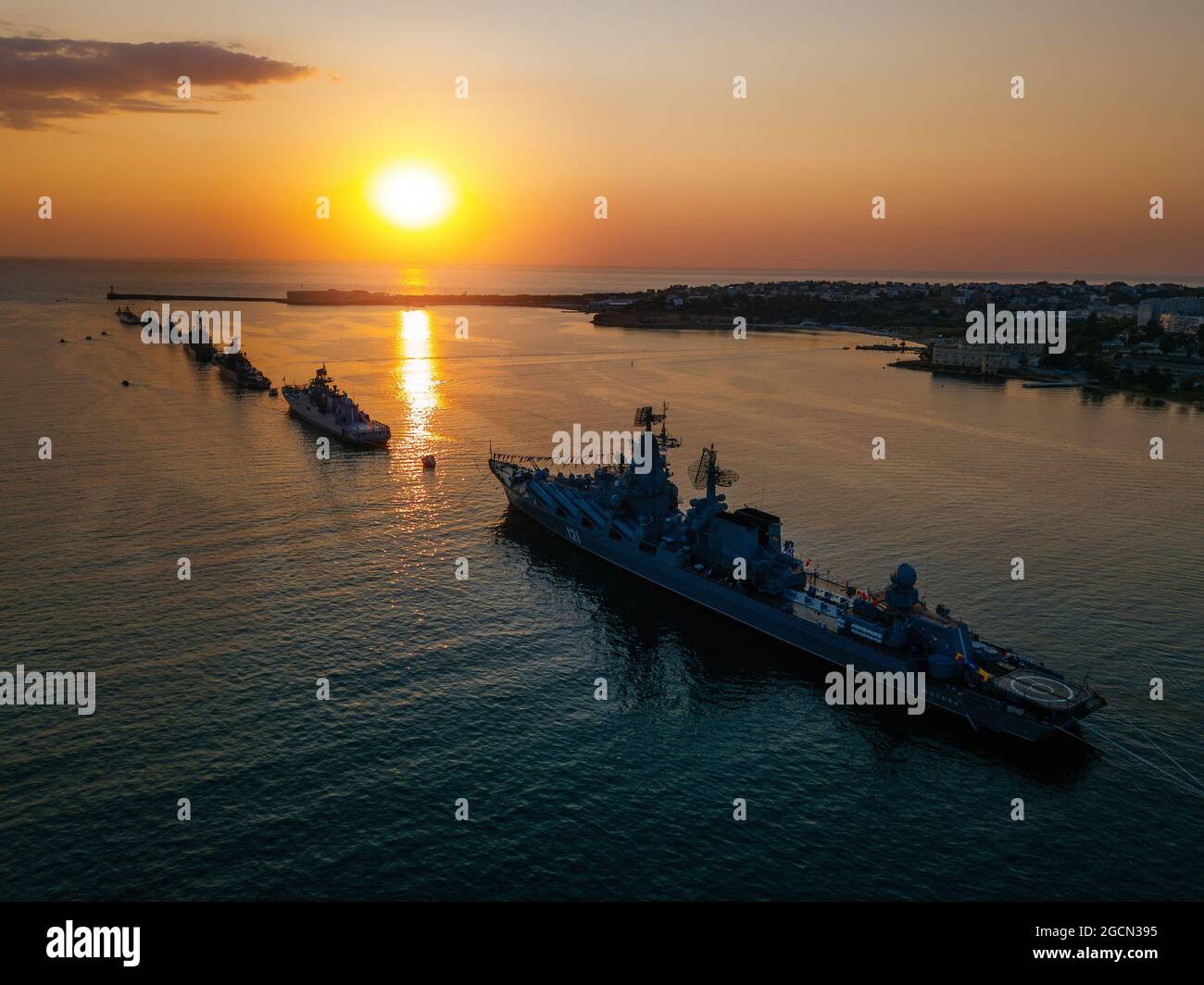 Navy ship at sunset hi-res stock photography and images - Alamy