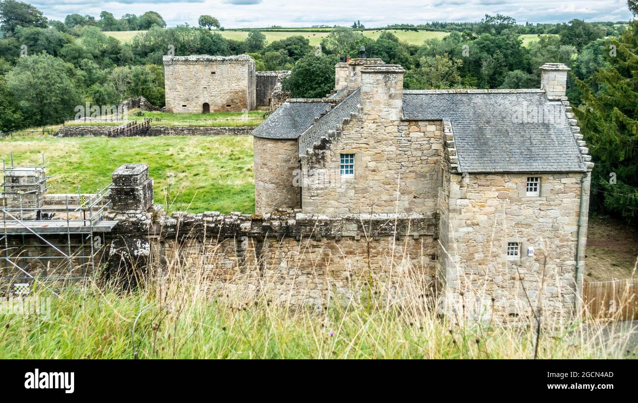 Elevated view of Craignethan Castle, the ruins of an artillery fortification built by Sir James Hamilton of Finnart c1530, near Crossford, Scotland. Stock Photo