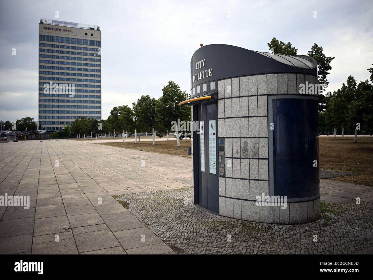 City toilet hires stock photography and images Alamy