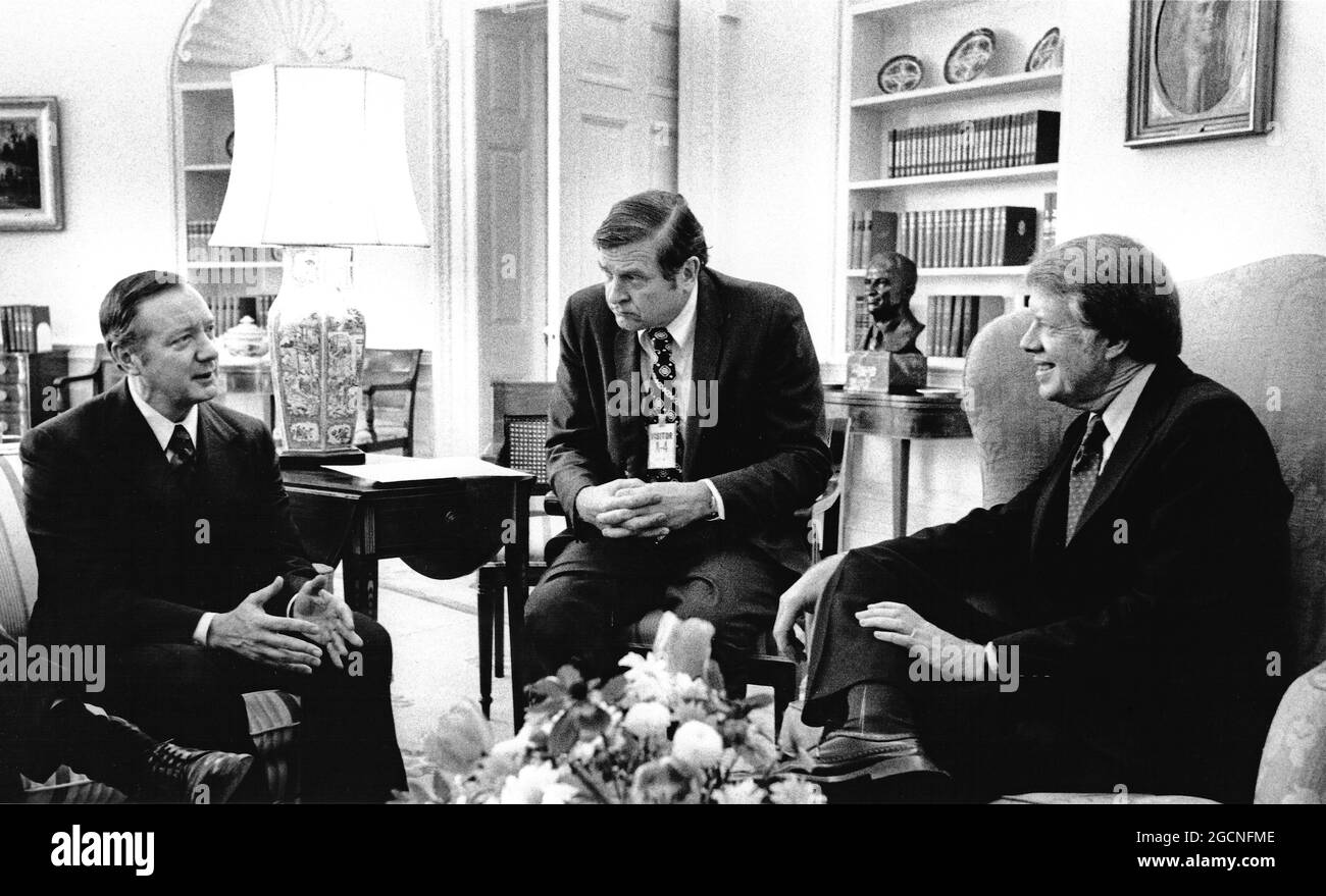 United States President Jimmy Carter, right, meets with Acting Mayor Michael A. Bilandic, (Democrat of Chicago,Illinois), left and US Representative Dan Rostenkowski (Democrat of Illinois), center, in the Oval Office of the White House in Washington, DC on Monday, February 7, 1977. Others attending the meeting included: Thomas R. Donovan, Administrative Assistant to theMayor of Chicago, Illinois; United States Senator Adlai E. Stevenson (Democrat of Illinois); Francis Sullivan, Press Director for the Mayor of Chicago, Illinois; Marshall Suloway, Commissioner of Public Works for Chicago, Illino Stock Photo