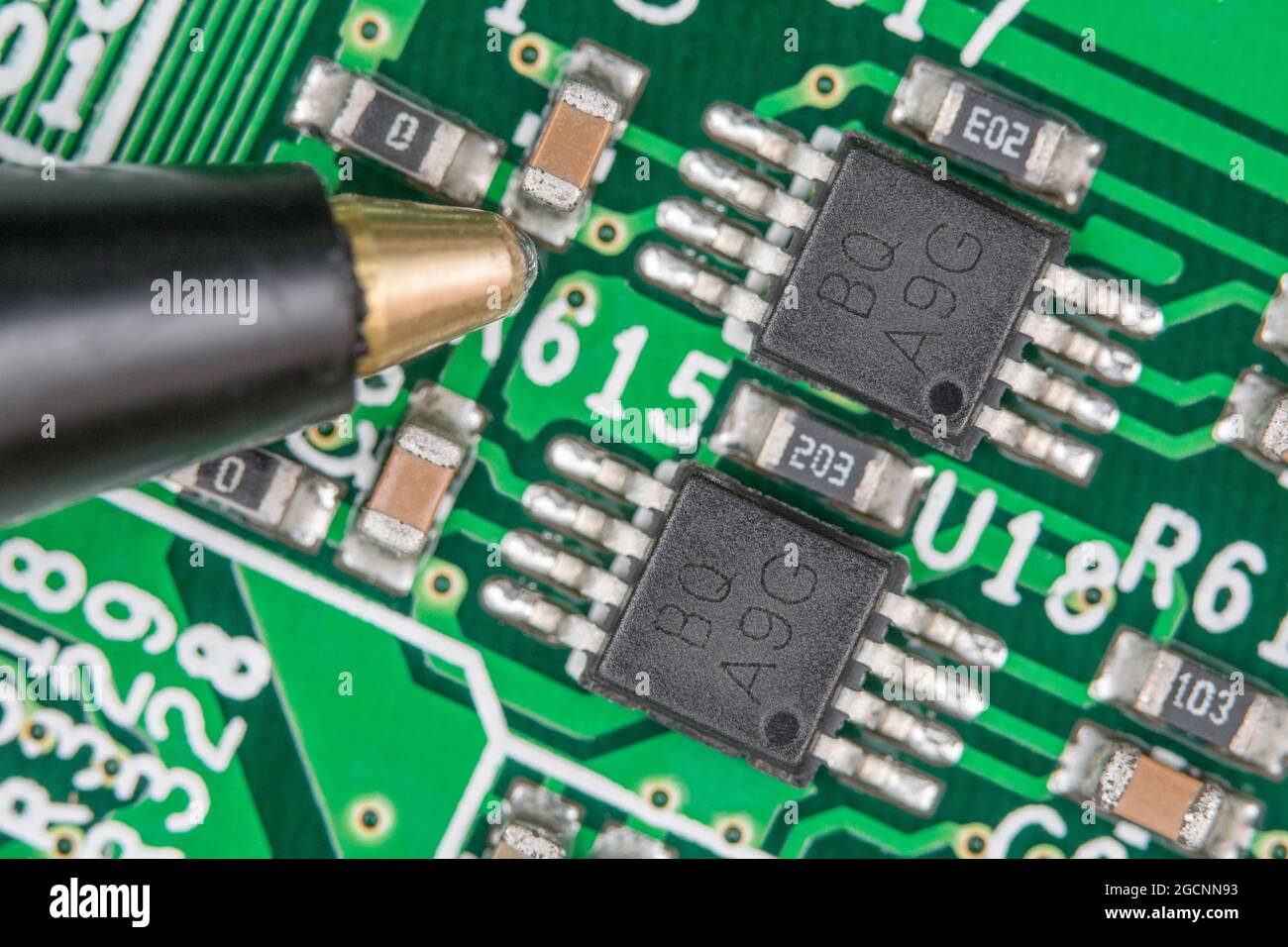 8-pin IC chips on legacy circuit board / pcb. Possibly line driver chip or  flash memory chips. Scale from tip of ballpoint pen beside small capacitor  Stock Photo - Alamy