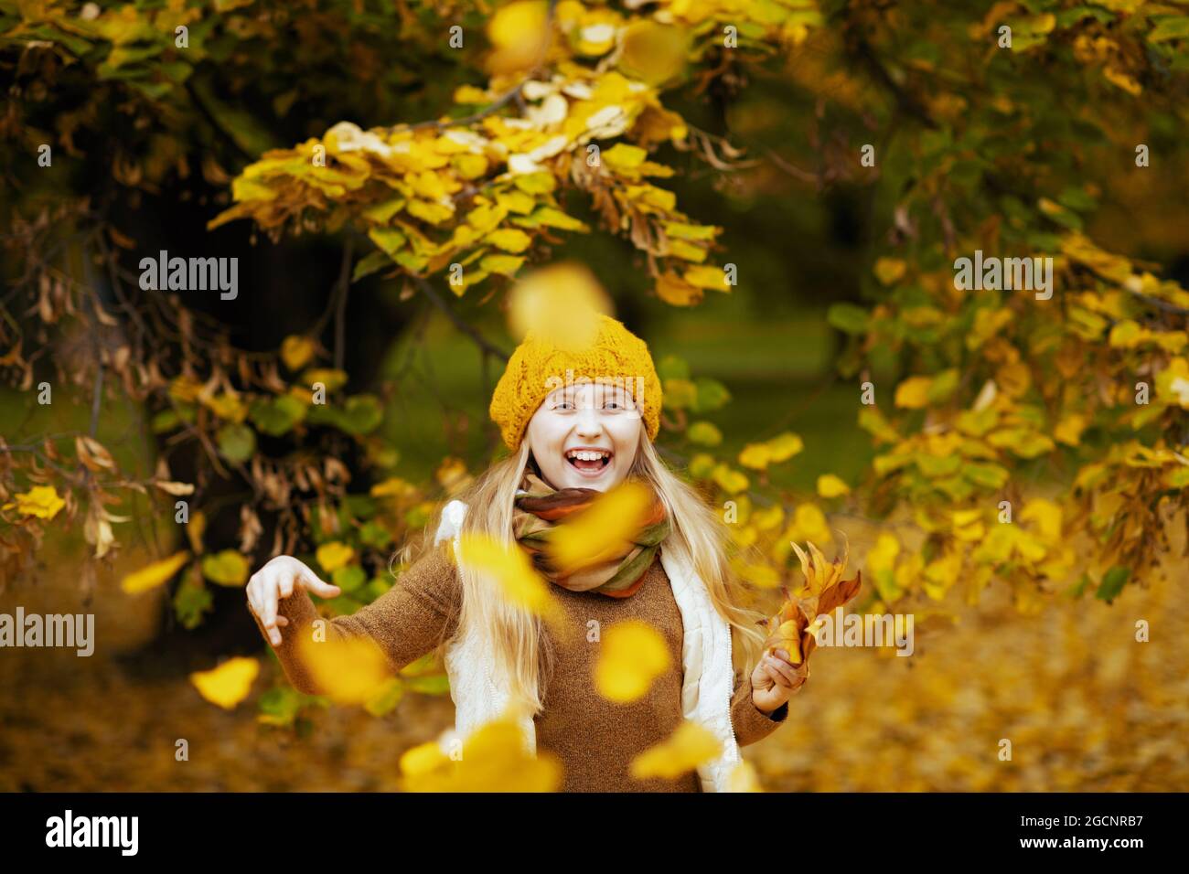 Child wearing autumn clothes hi-res stock photography and images - Alamy