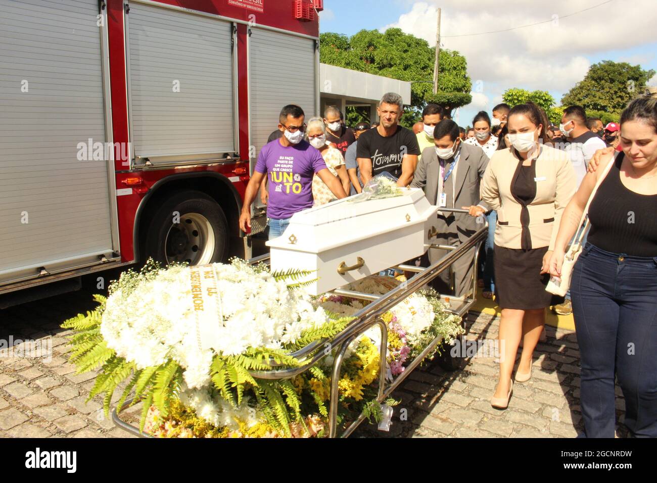 August 9, 2021, Natal, Rio Grande do Norte, Brasil: (INT) The burial of a 4-year-old girl shot dead in an attack in Natal. August 9, 2021, Natal, Rio Grande do Norte, Brazil: Body of Laura Cortez de Almeida, 4 years old, was buried on Monday afternoon (9) in Natal. Laura was shot on Sunday afternoon (8) in an attack on the car of her father who is a military police officer. A car from the Military Fire Department took the coffin from Velorio Center in Potengi, in Natal, to the burial site. Friends and family attended the burial under strong commotion. (Credit Image: © Jose Aldenir/TheNEWS2 via Stock Photo