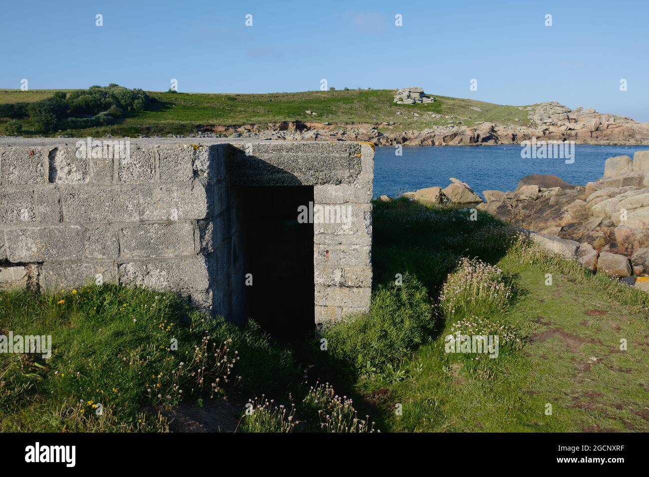 Battery and pillbox, Tolman Point, Porth Minick beach, St Mary's island, Isles of Scilly, Cornwall, England, UK, July 2021 Stock Photo