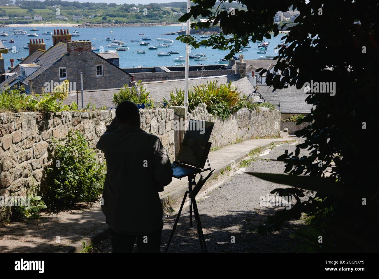 A painter on Garrison Hill, Hugh Town, St Mary's island, Isles of Scilly, Cornwall, England, UK, July 2021 Stock Photo