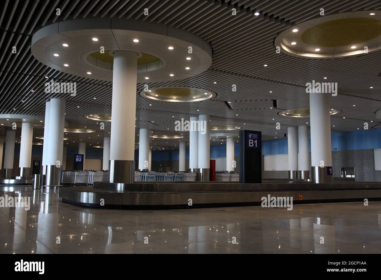 210809) -- LUSAKA, Aug. 9, 2021 (Xinhua) -- Photo taken on Aug. 9, 2021  shows the interior of the second terminal building at the Kenneth Kaunda  International Airport in Lusaka, Zambia. Zambia