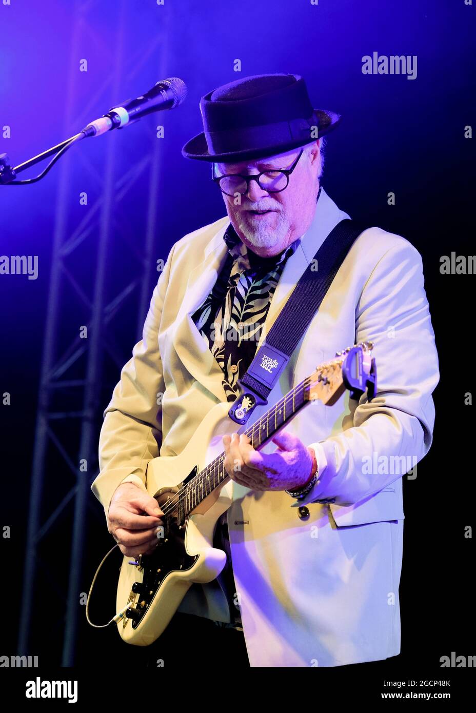 Wickham, UK. 08th Aug, 2021. James Cregan, producer, English rock guitarist and bassist, former lyricist with Rod Stewart, and band member with Steve Harley and the Cockney Rebel, performs live on stage with the band Cregan & Co at Wickham Festival. (Photo by Dawn Fletcher-Park/SOPA Images/Sipa USA) Credit: Sipa USA/Alamy Live News Stock Photo