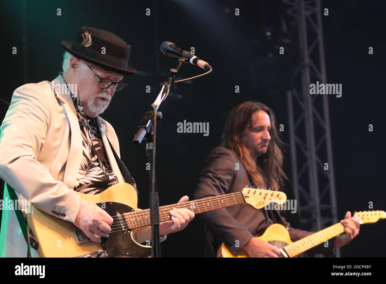 Wickham, UK. 08th Aug, 2021. James Cregan, producer, English rock guitarist and bassist, former lyricist with Rod Stewart, and band member with Steve Harley and the Cockney Rebel, performs live on stage with Ben Mill and the band Cregan & Co at Wickham Festival. (Photo by Dawn Fletcher-Park/SOPA Images/Sipa USA) Credit: Sipa USA/Alamy Live News Stock Photo