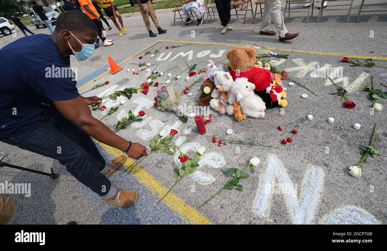 Ferguson, United States. 09th Aug, 2021. A visitor places flowers at the location of the shooting death of Michael Brown Jr. on the seven year anniversary in Ferguson, Missouri on Monday, August 9, 2021.Brown Jr. (18) was shot and killed by Ferguson Police officer Darren Wilson in 2014, after an altercation ensued when Brown attacked Wilson in his police vehicle for control of Wilson's gun until it was fired. Photo by Bill Greenblatt/UPI Credit: UPI/Alamy Live News Stock Photo