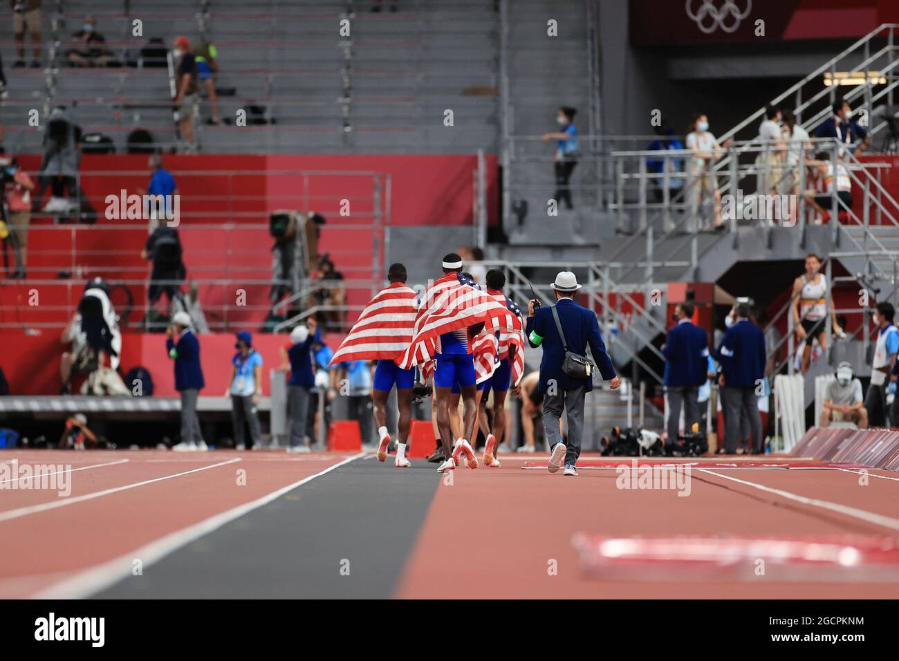 Mens 400m relay the usa team celebrate their gold medal hi-res stock ...