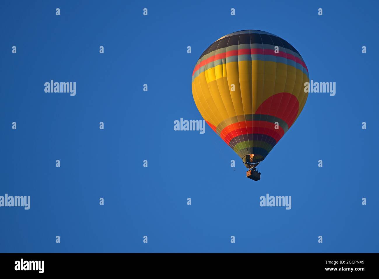 Hot Air Balloon in a clear blue sky Stock Photo - Alamy