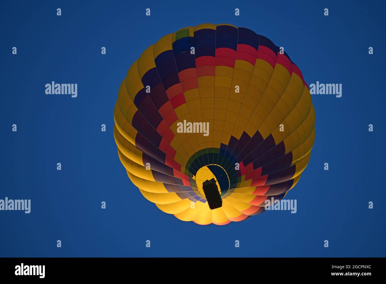 Hot Air Balloon in a clear blue sky Stock Photo - Alamy