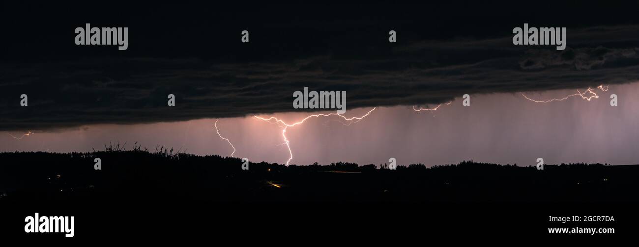 Lightning strikes mountain hi-res stock photography and images - Alamy