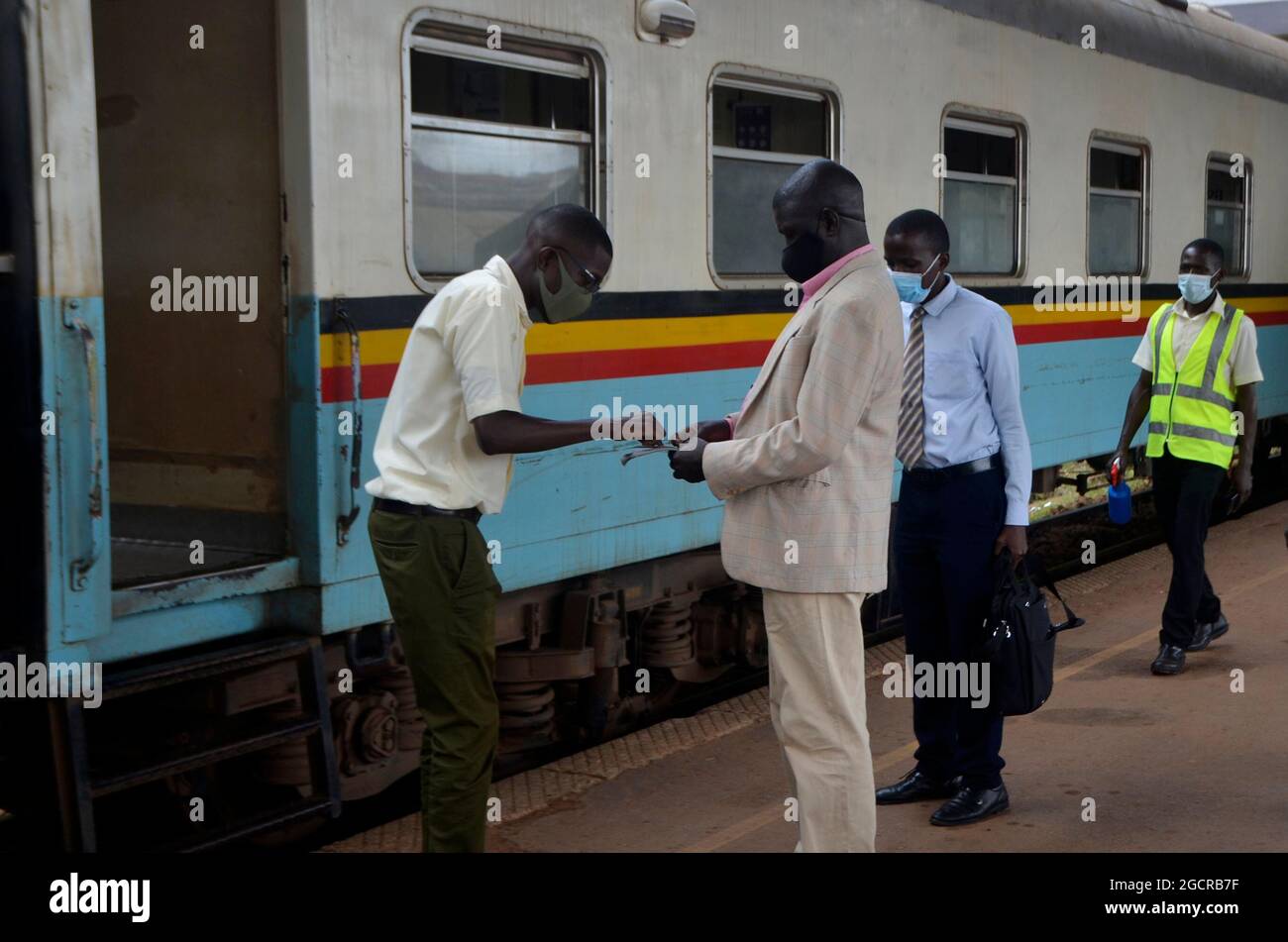 Kampala, Uganda. 9th Aug, 2021. Passengers get on a train in Kampala, Uganda, Aug. 9, 2021. Passenger train services in Uganda's capital Kampala have resumed after the country lifted a 42-day lockdown on July 30 following a reduction in the COVID-19 infection rate. Credit: Nicholas Kajoba/Xinhua/Alamy Live News Stock Photo
