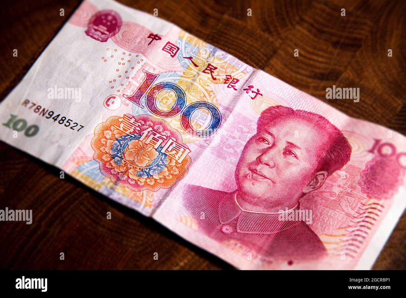 100 Renminbi or Chinese yuan  or abbreviated RMB, the official currency of the peoples republic of china. On front side the portrait of Mao Zedong, hi Stock Photo