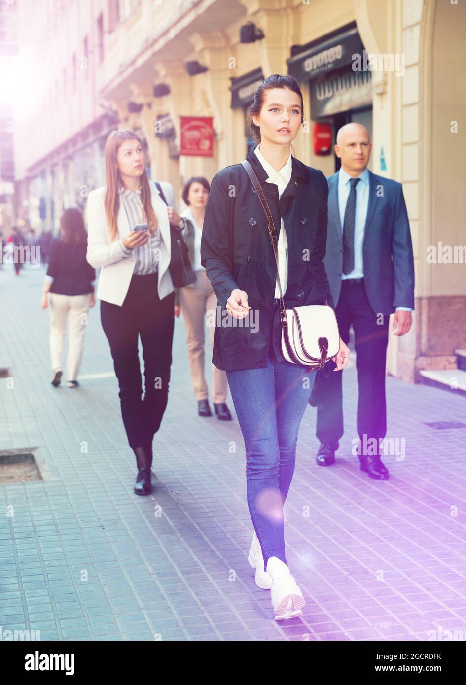 Business woman walking on streets hi-res stock photography and images ...