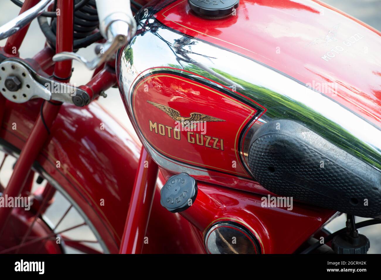 Italienischer Motorrad V-Twin Große Blechschild 121 Vintage Garage Moto  Guzzi Sammeln & Kunst SR9647619