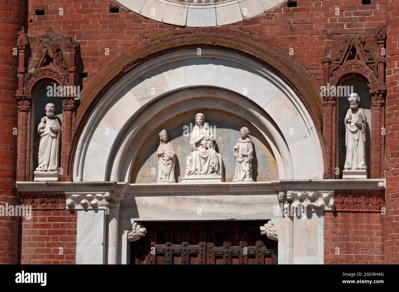 Italy, Lombardia,  San Giuliano Milanese, Viboldone Abbey, Statue of Virgin Mary with Baby Jesus Stock Photo