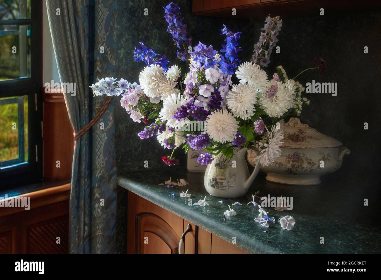 Still life with luxurious bouquet of garden flowers Stock Photo - Alamy