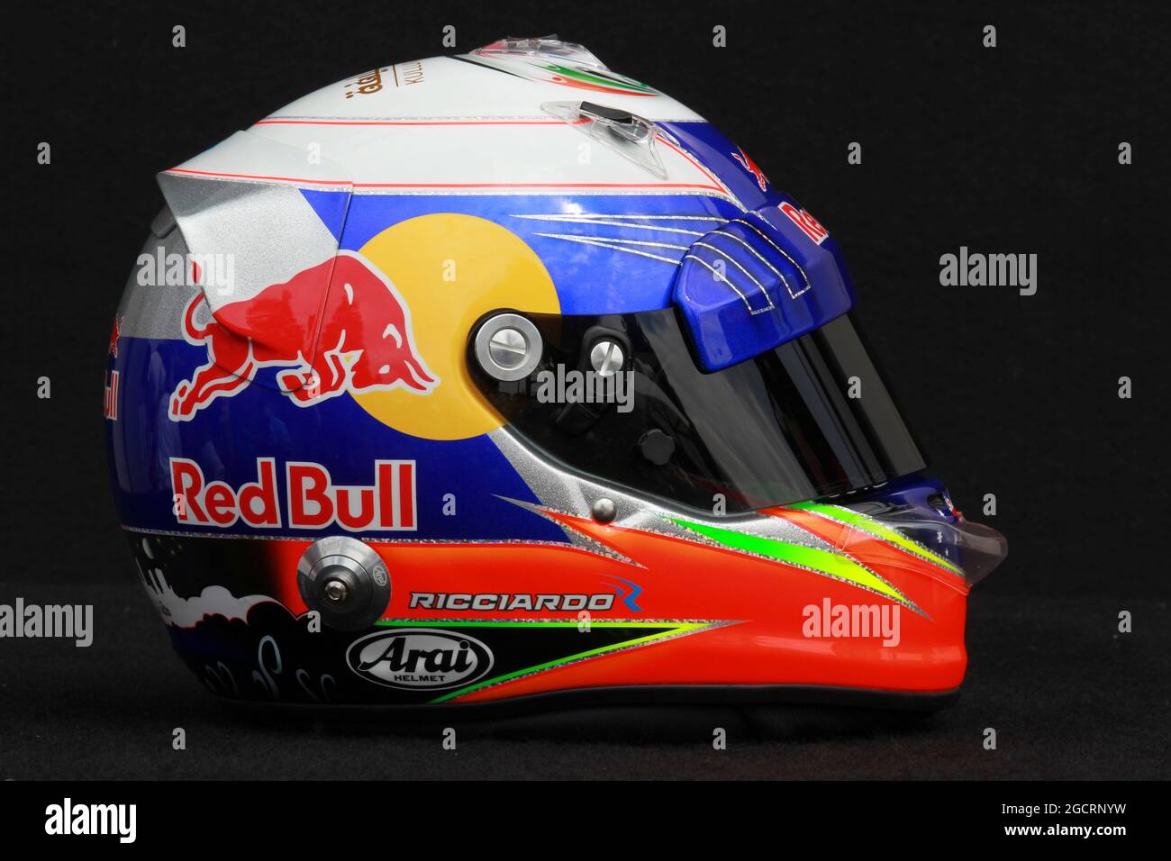 The helmet of daniel ricciardo (aus) scuderia toro rosso